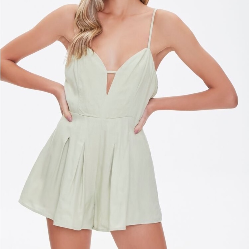 CREAM STRAPPY GRADUATION PLEATED ROMPER